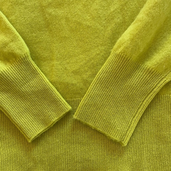 J. Crew Cashmere classic-fit crewneck sweater in Burnish Chartreuse S $128 BA400 - Picture 6 of 11